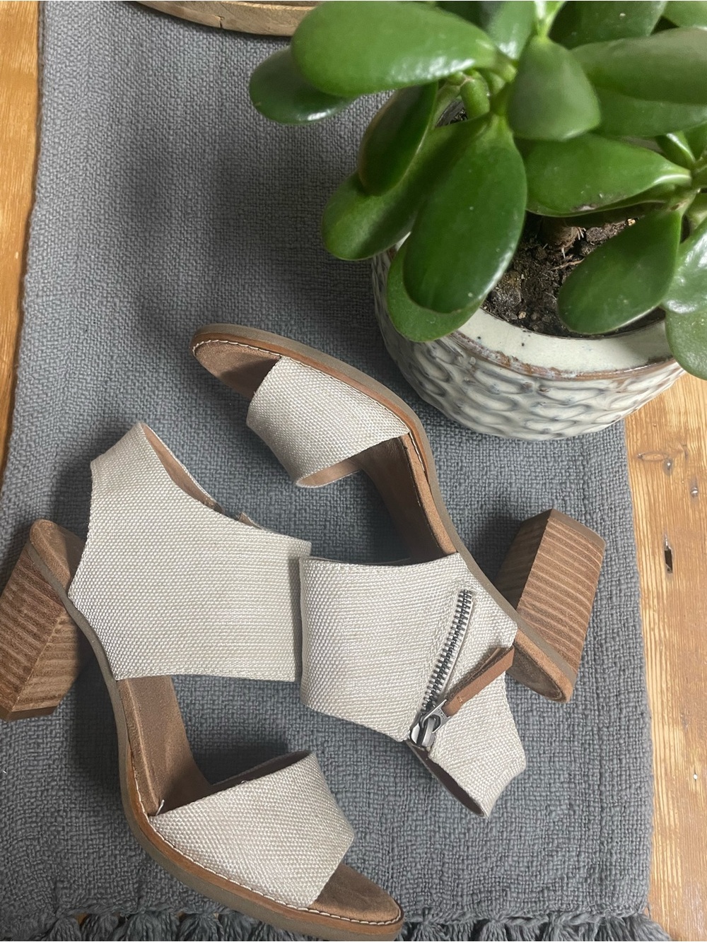 TOMS Majorca cut out sandal in natural linen EUC - Picture 2 of 8